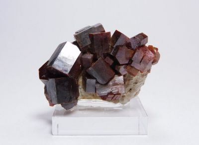 Vanadinit - důlní oblast Mibladen, Maroko Vanadinit - důlní oblast Mibladen, Maroko